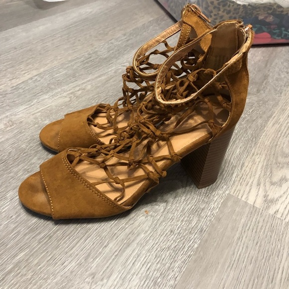 NEW YORK & COMPANY Peep-Toe Women’s Size 8 Strappy Block‎ Heel - Picture 5 of 6